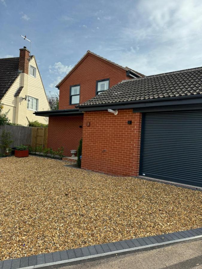 La Casa Rosa Cheltenham - Free Parking Close To Racecourse Buitenkant foto